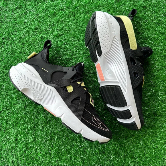 Nike Huarache-Type - Picture 5 of 13